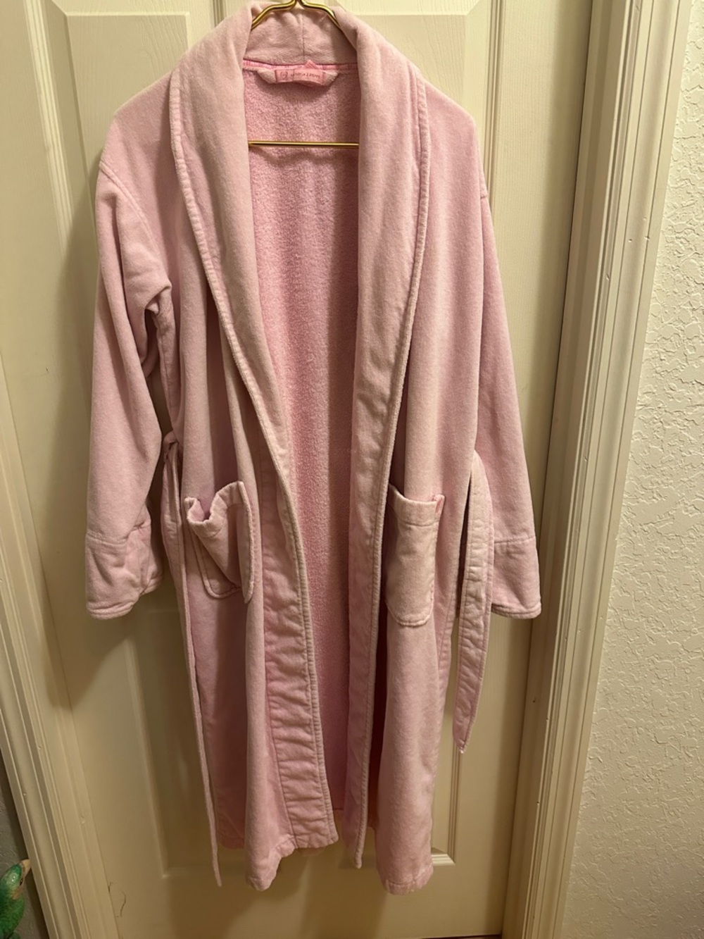 Victoria's Secret Light Pink Shawl-Collar Plush Robe with Pockets